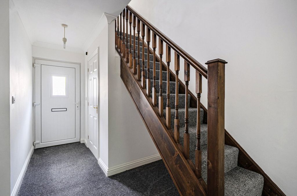 Property photo 2 of 14 Entrance Hall