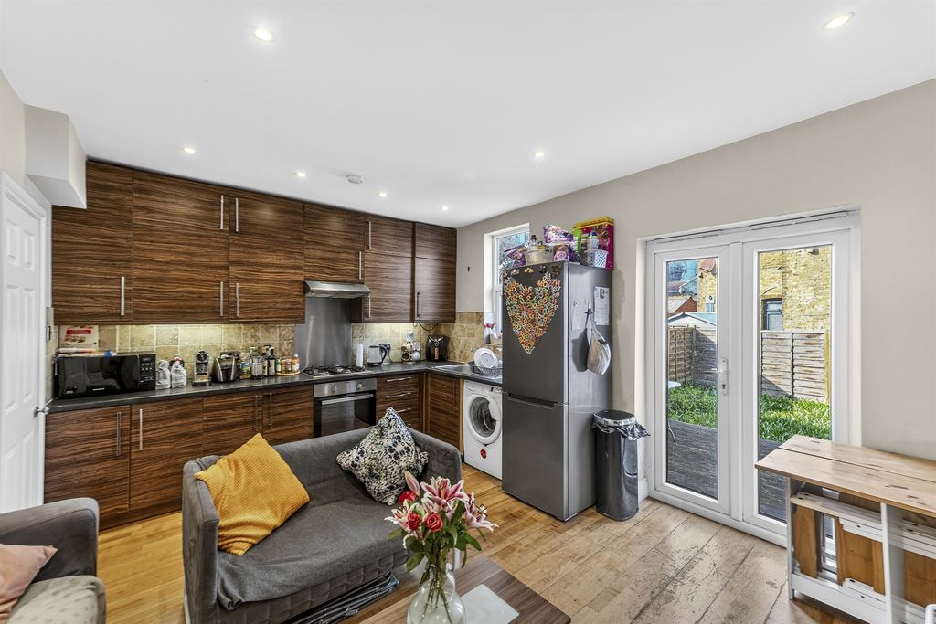 Property photo 2 of 12