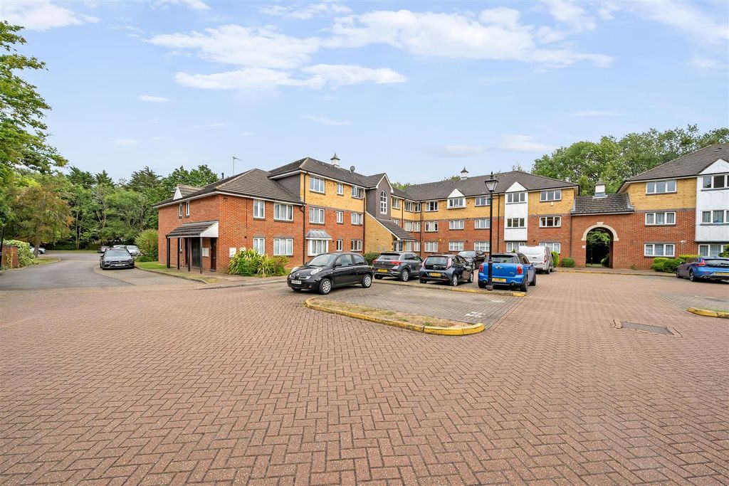 Property photo 1 of 10 Cherry Court