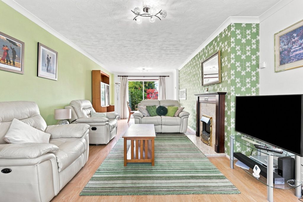 Property photo 2 of 25