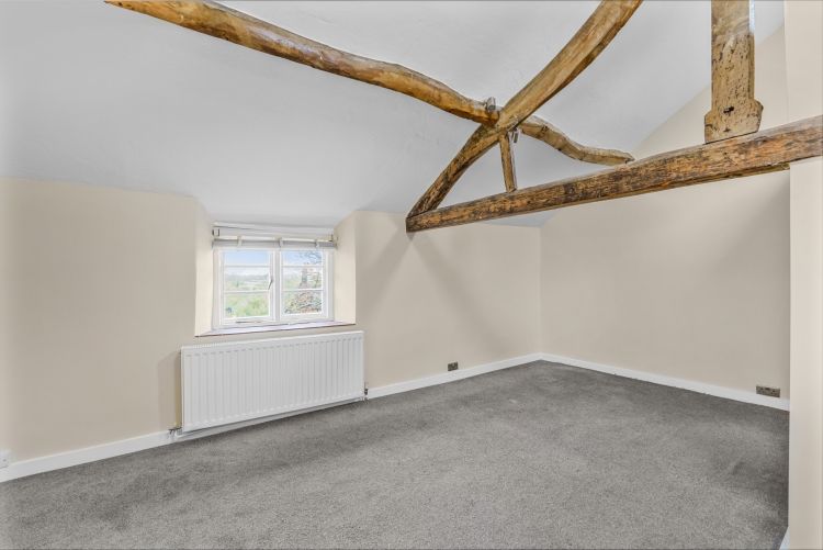 Property photo 3 of 11 81 Oxford Street-2