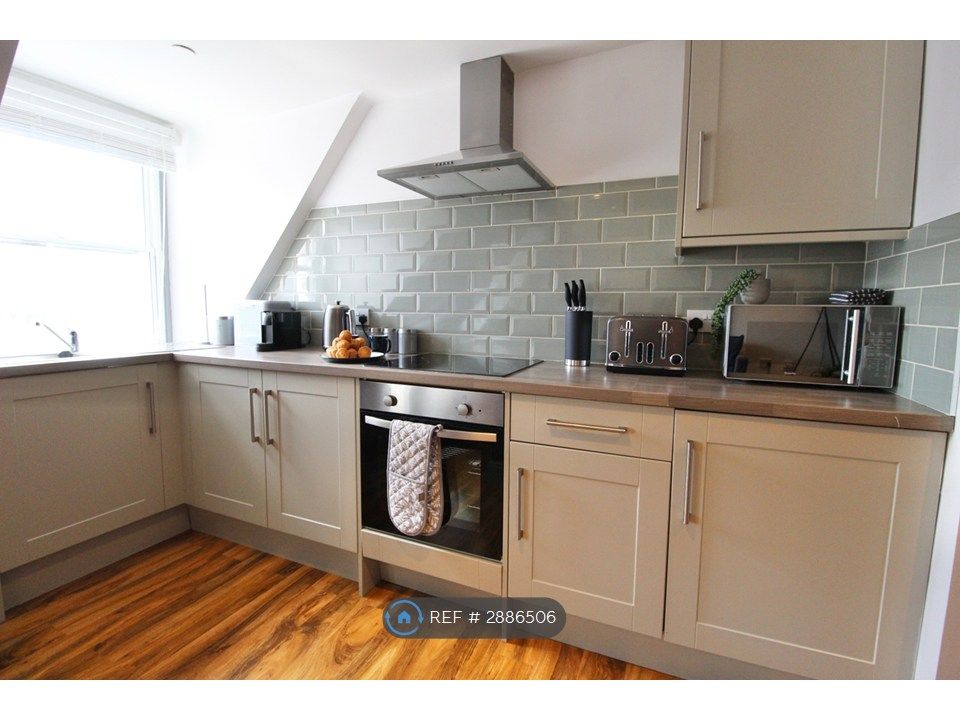 Property photo 2 of 9 Kitchen