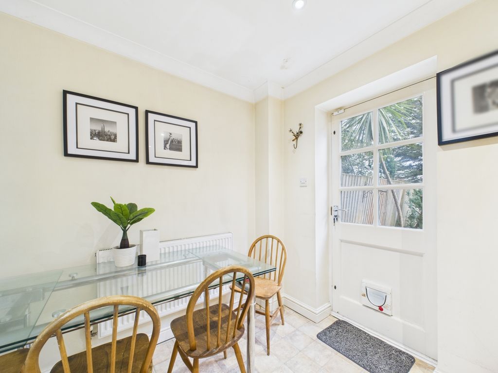 Property photo 3 of 14 Cam03750G0-Pr0081-Still002