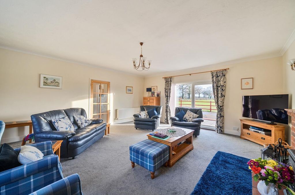 Property photo 3 of 24 Sitting Room