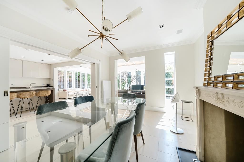 Property photo 3 of 33 Conservatory