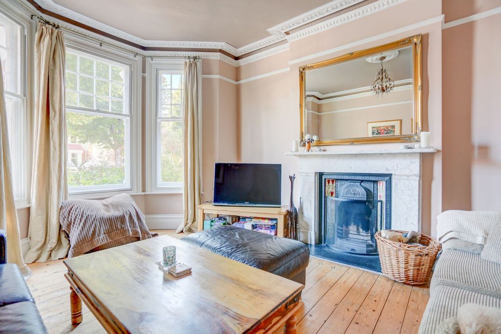 Property photo 2 of 20