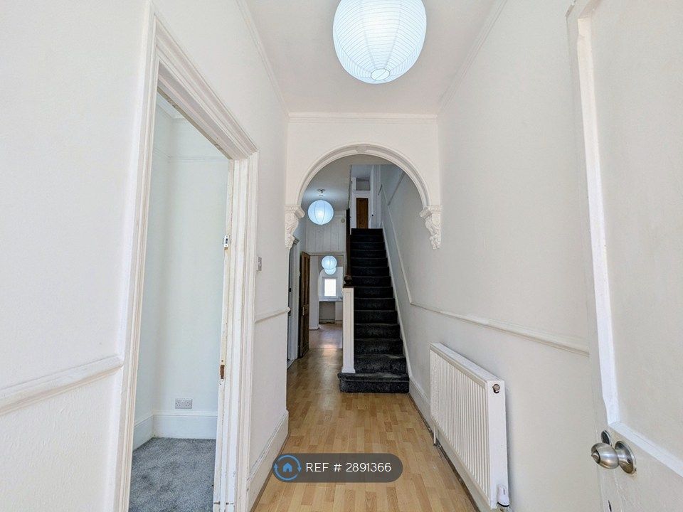 Property photo 3 of 21 Hallway