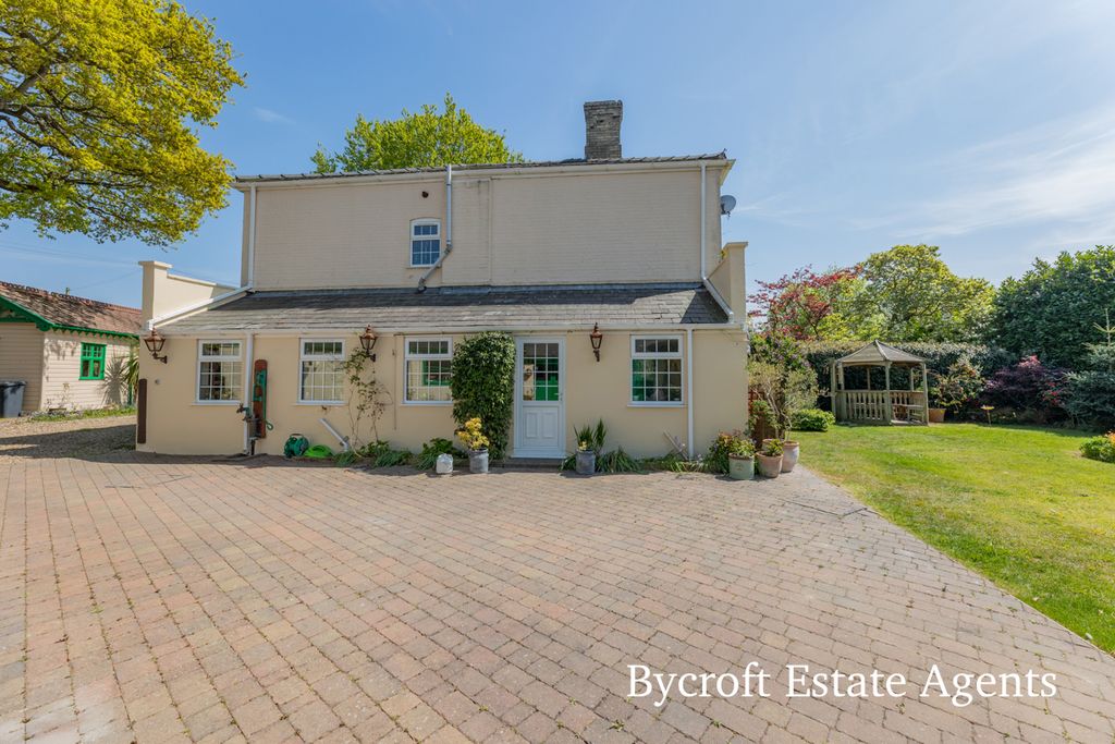 Property photo 3 of 32