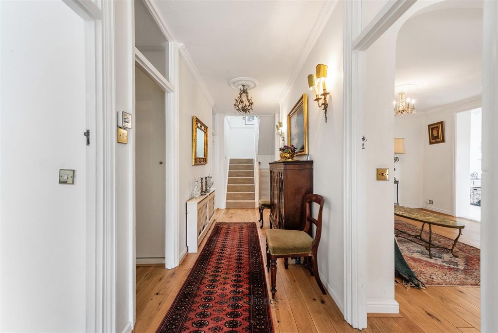 Property photo 2 of 15 69 Cornwallis Avenue, Tn10 4Et 006.Jpg