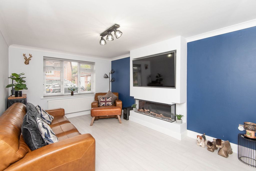 Property photo 2 of 34