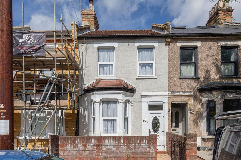 Property photo 1 of 26 Trumpington Road, E7
