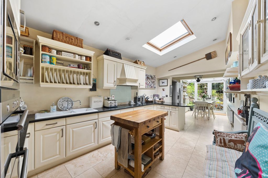 Property photo 2 of 38