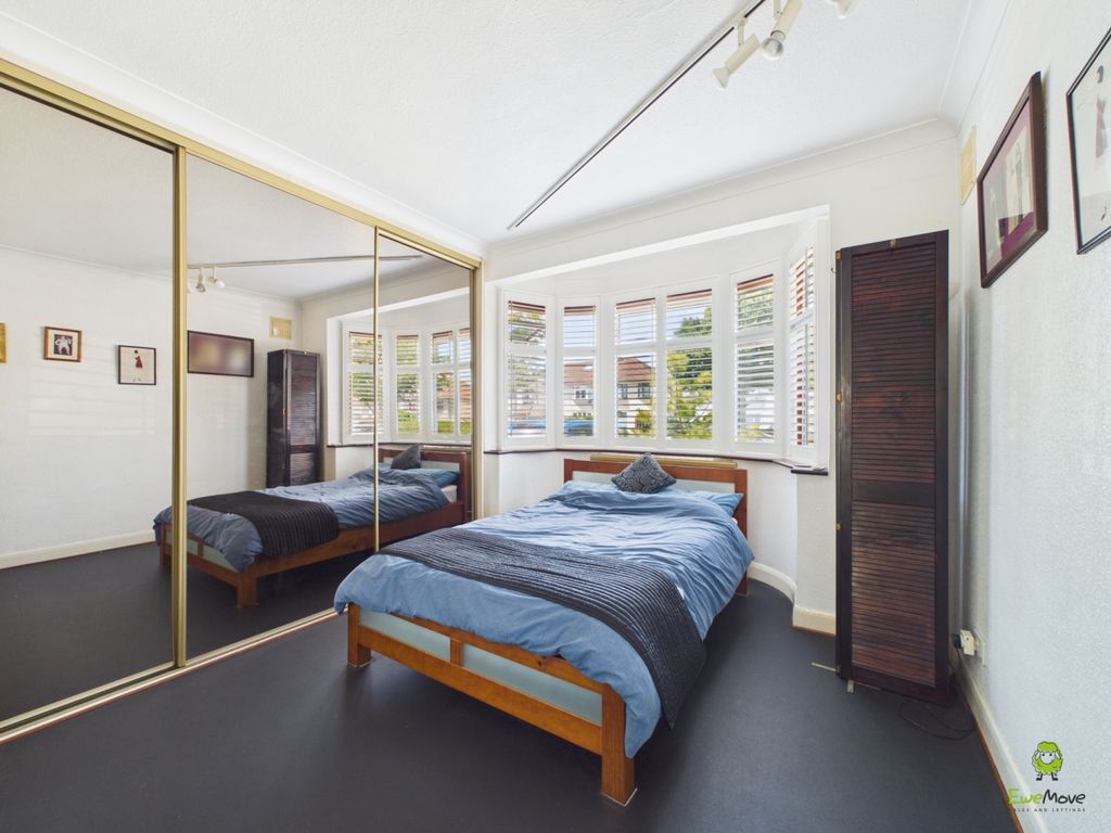 Property photo 3 of 9 Presented By Nicoleta At Ewemove Bexleyheath And