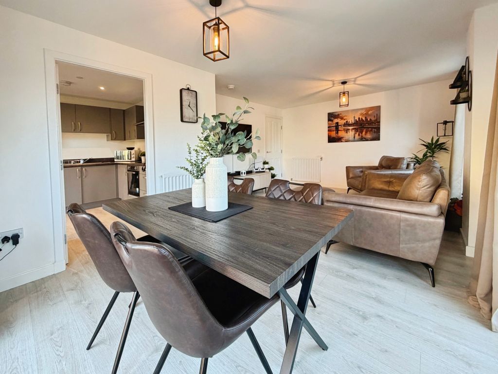 Property photo 3 of 12 Lounge Diner