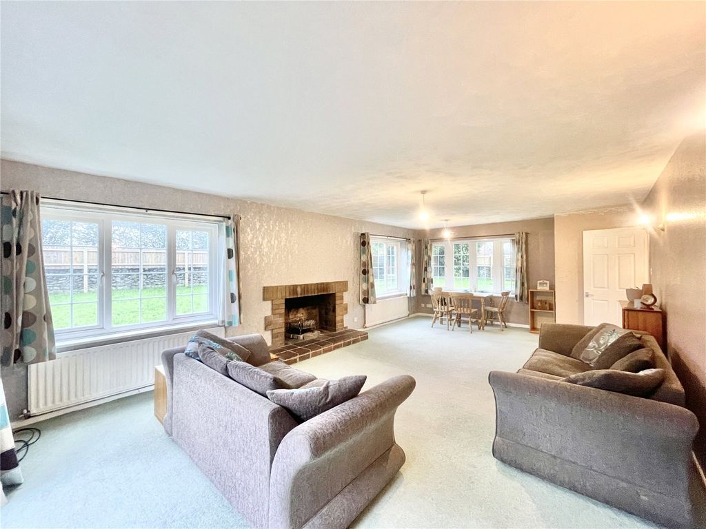 Property photo 2 of 33 Picture No. 18