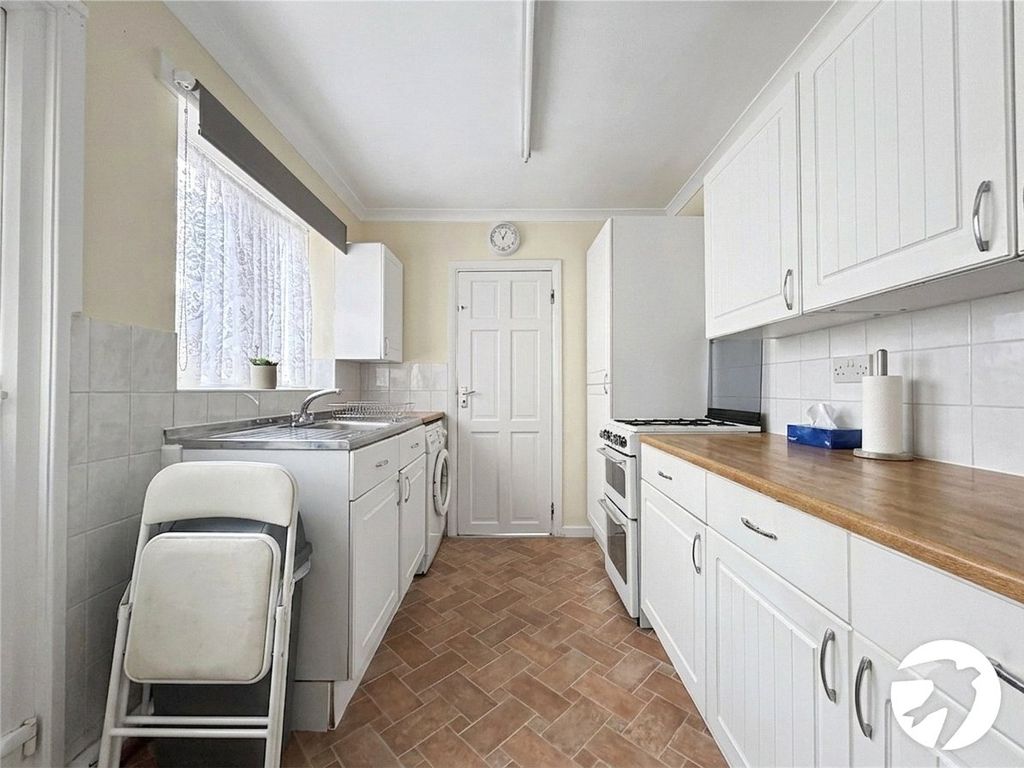Property photo 3 of 9 Kitchen