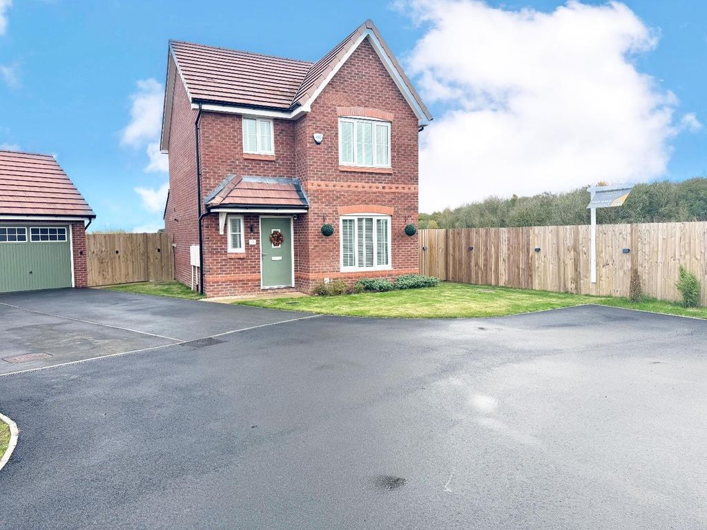 Property photo 1 of 17 External