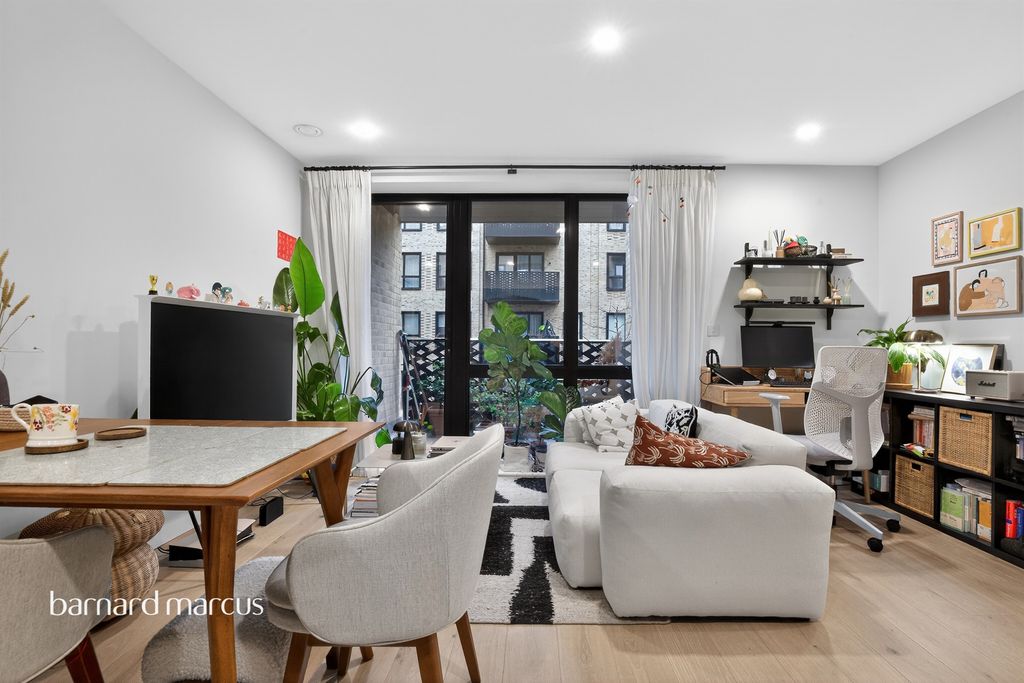 Property photo 3 of 11