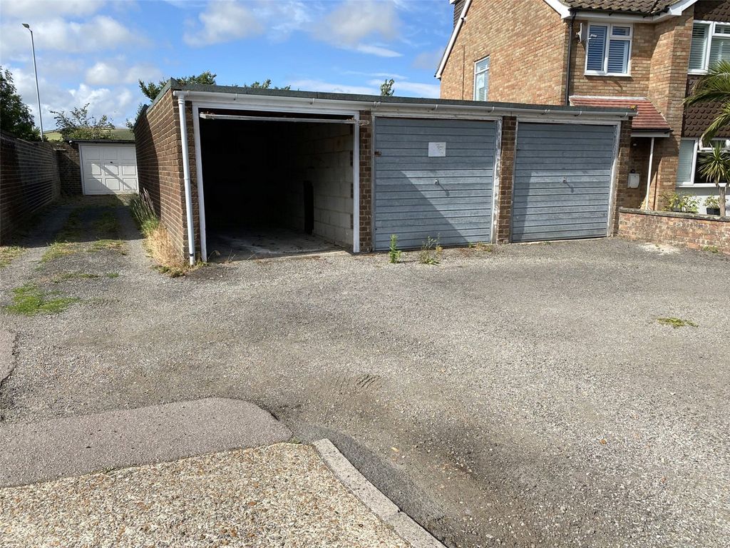 Property photo 3 of 3 Picture No. 06