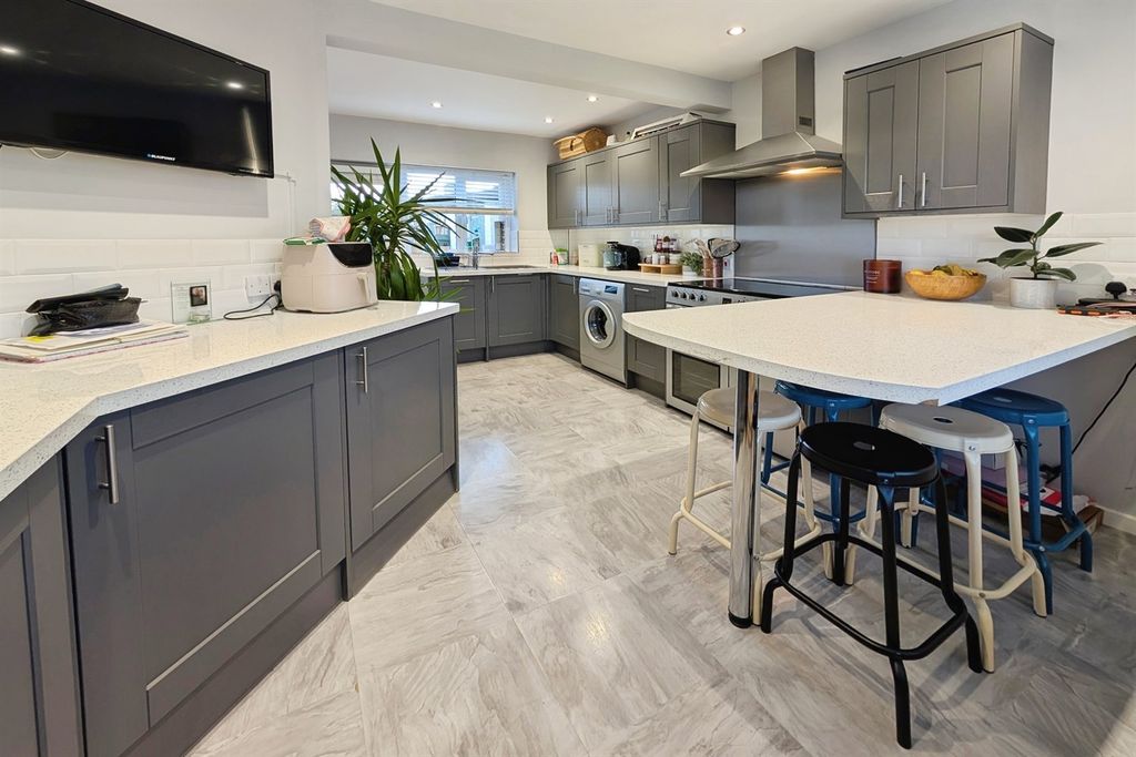 Property photo 3 of 15 (Main)