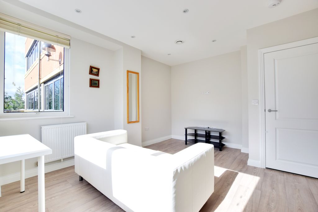 Property photo 3 of 12 3. Lr