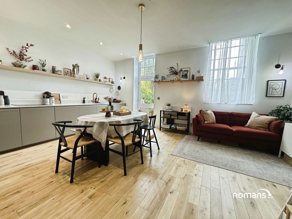 Property photo 3 of 17 Pbox-Img.Jpg