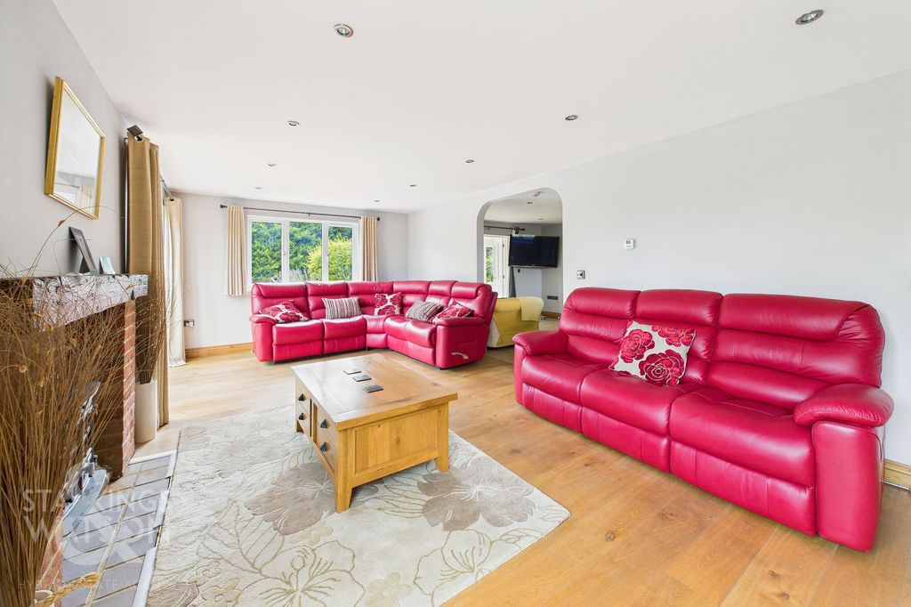 Property photo 2 of 38