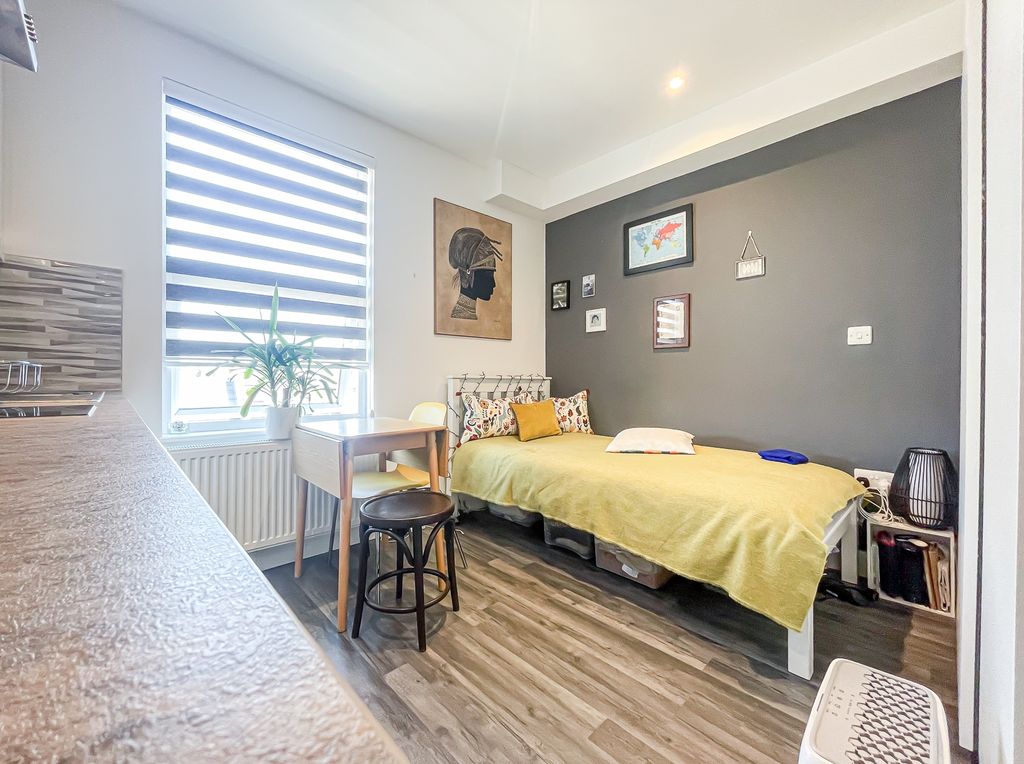 Property photo 2 of 4 Photo 4