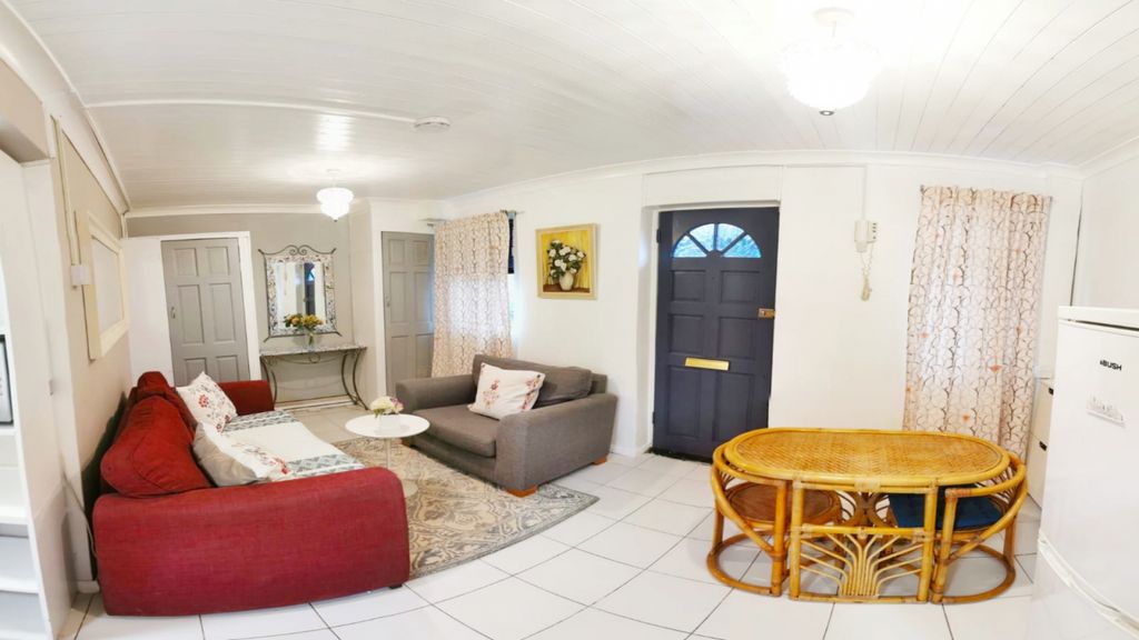 Property photo 2 of 8 Gallery