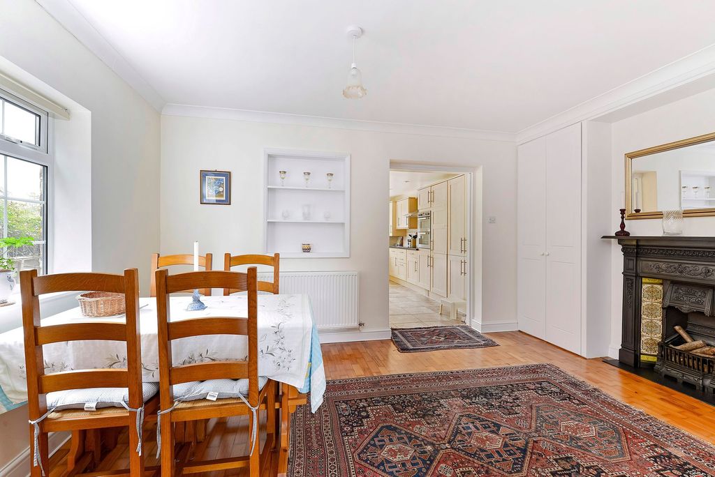 Property photo 3 of 16 Photo 7