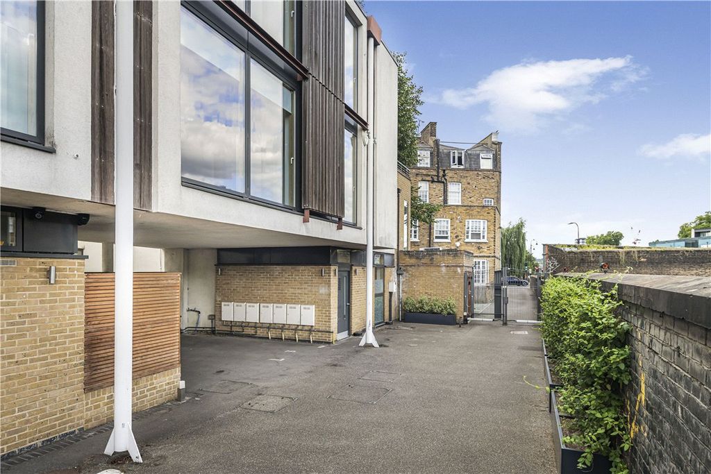 Property photo 1 of 30 Picture No. 01