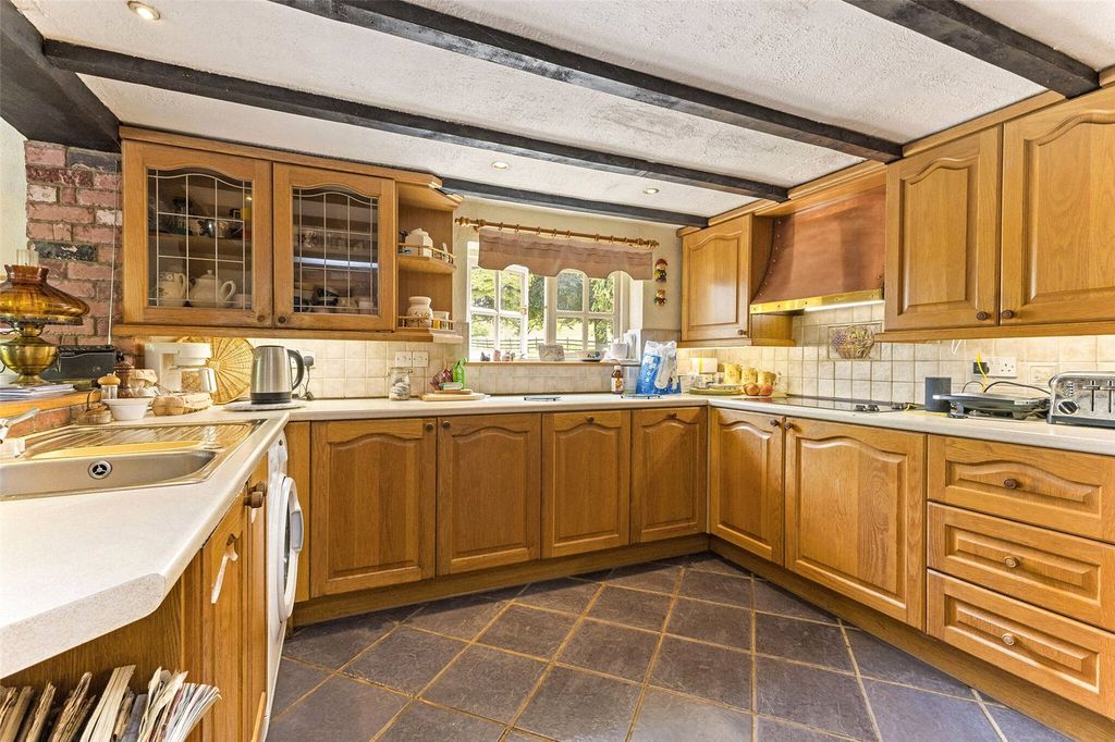 Property photo 3 of 17 Kitchen/Breakfast