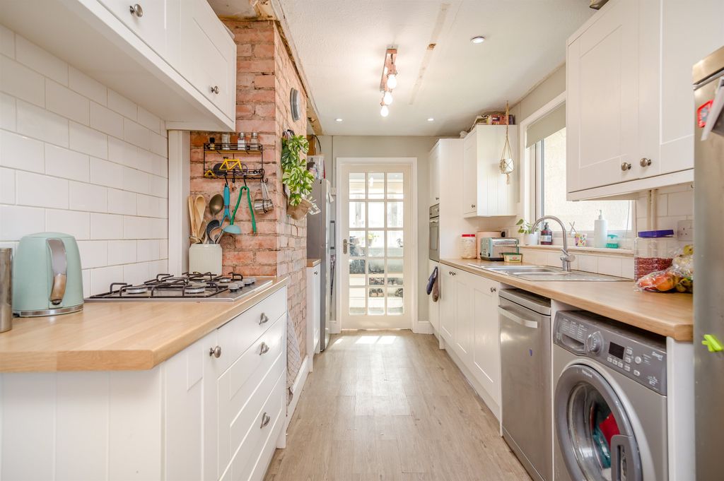 Property photo 2 of 22