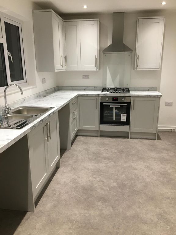 Property photo 2 of 9 Kitchen