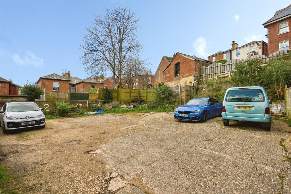 Property photo 2 of 11 Picture No. 27