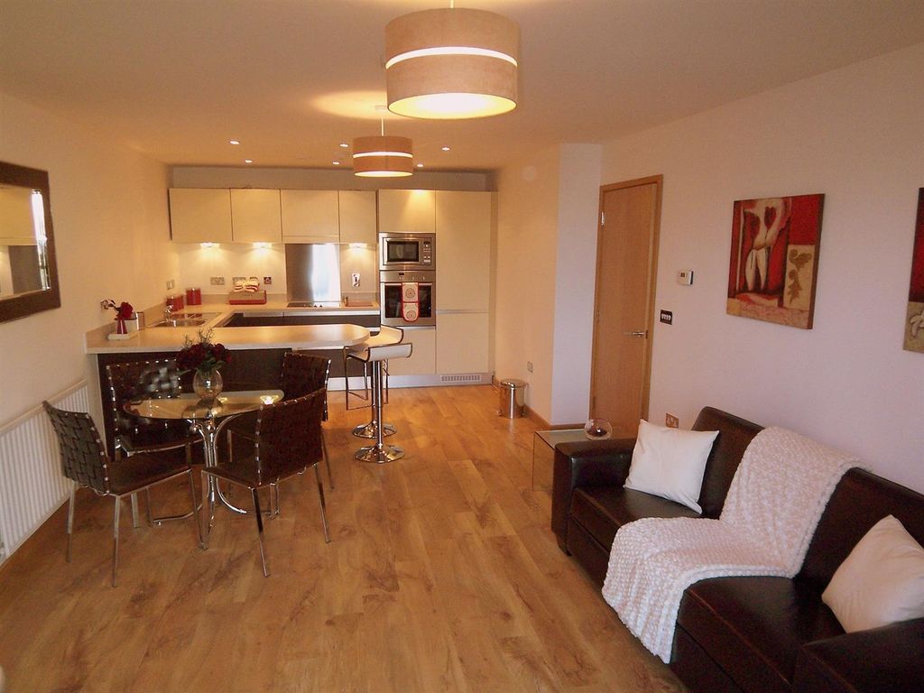 Property photo 2 of 8