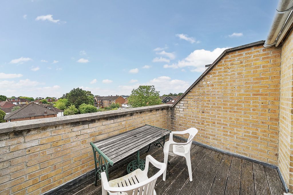 Property photo 2 of 18 1329565-10-687F75...