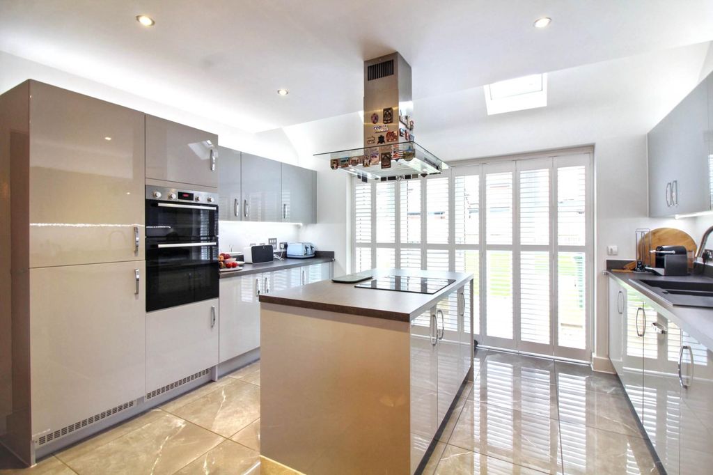 Property photo 3 of 19