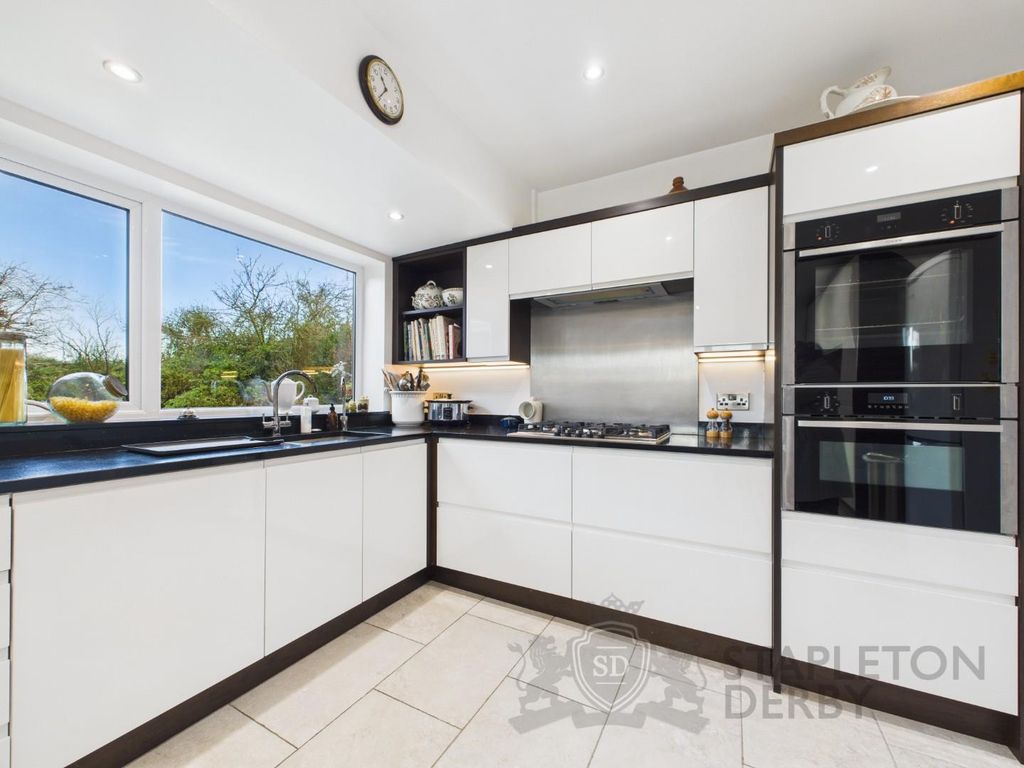 Property photo 3 of 29 Cam04720G0-Pr0169-Still017.Jpg