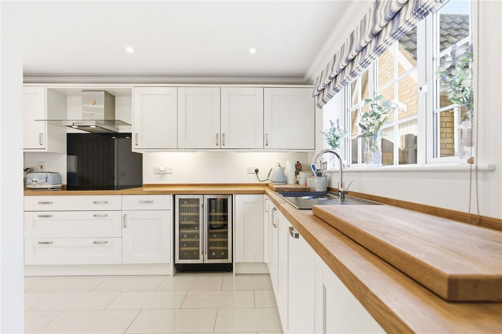 Property photo 3 of 40 Picture No. 16