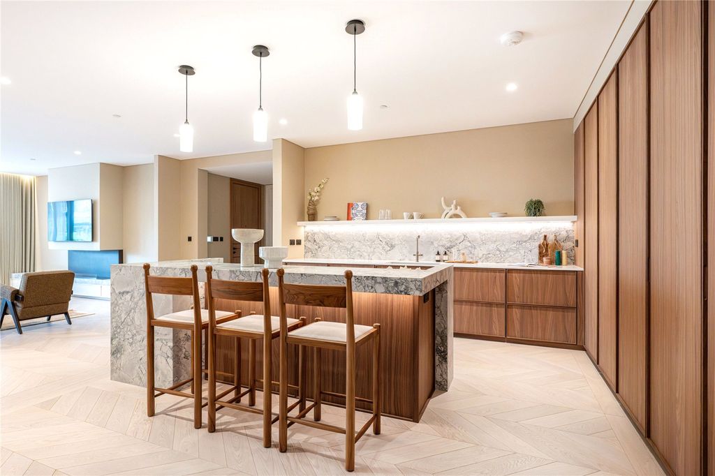 Property photo 3 of 17 Kitchen
