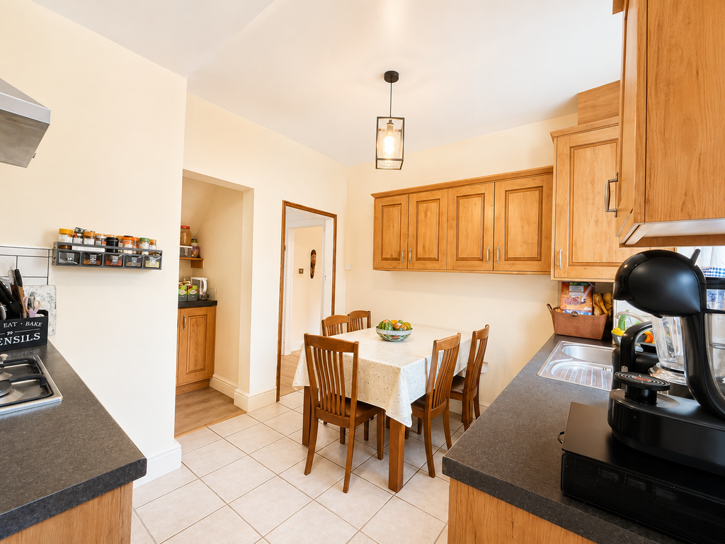 Property photo 3 of 11 Kitchen