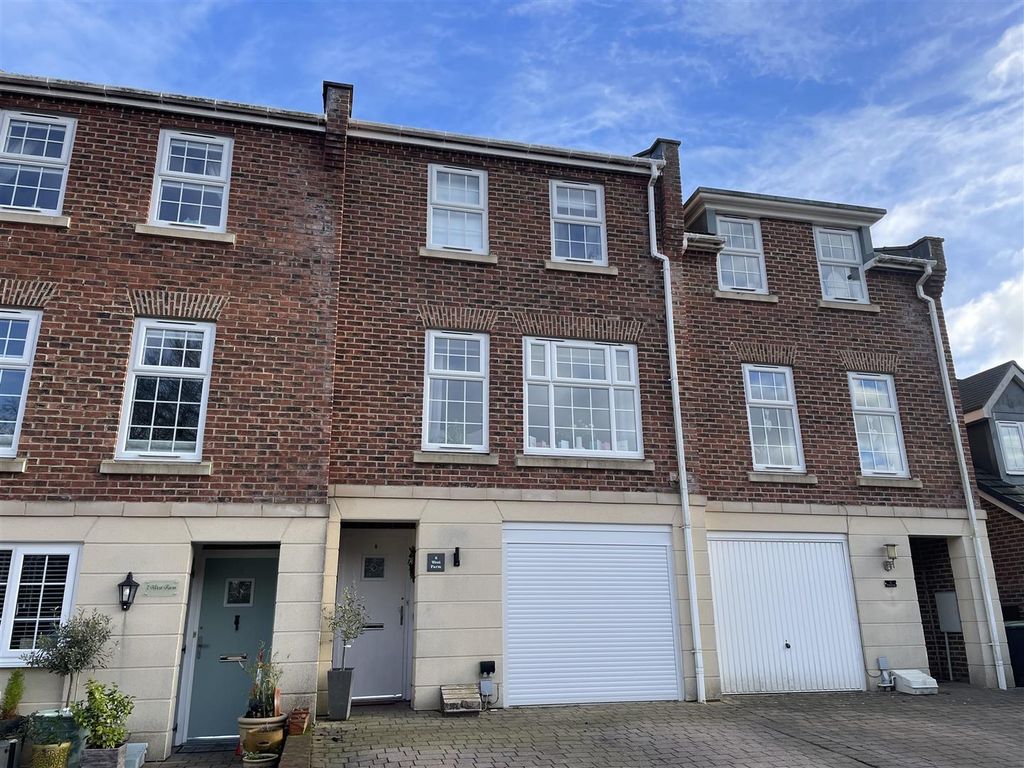 Property photo 1 of 20 9 West.Jpeg