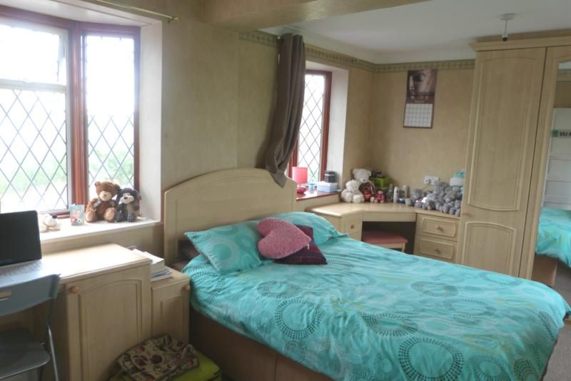 Property photo 2 of 6 Bedroom