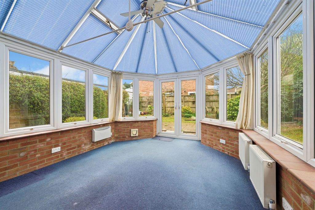 Property photo 3 of 28 Conservatory