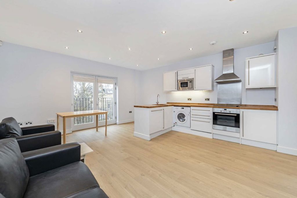 Property photo 2 of 7