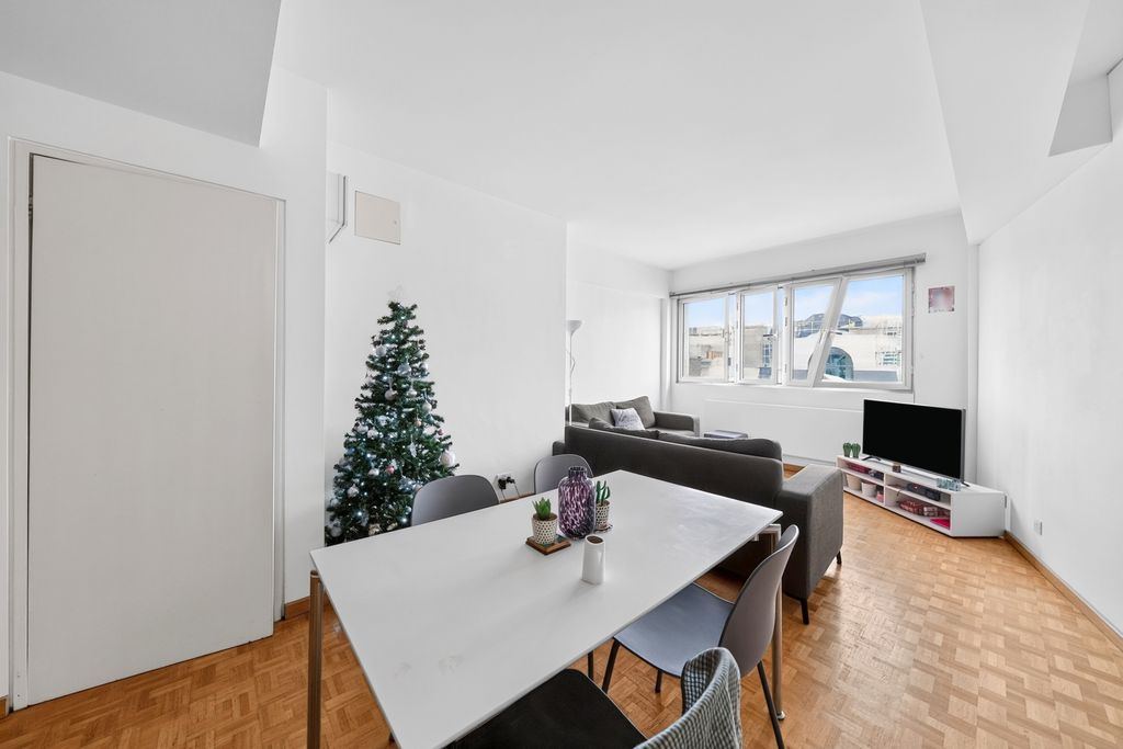 Property photo 1 of 19 Pbox-Img.Jpg