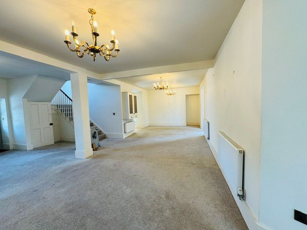Property photo 3 of 13 Photo 2