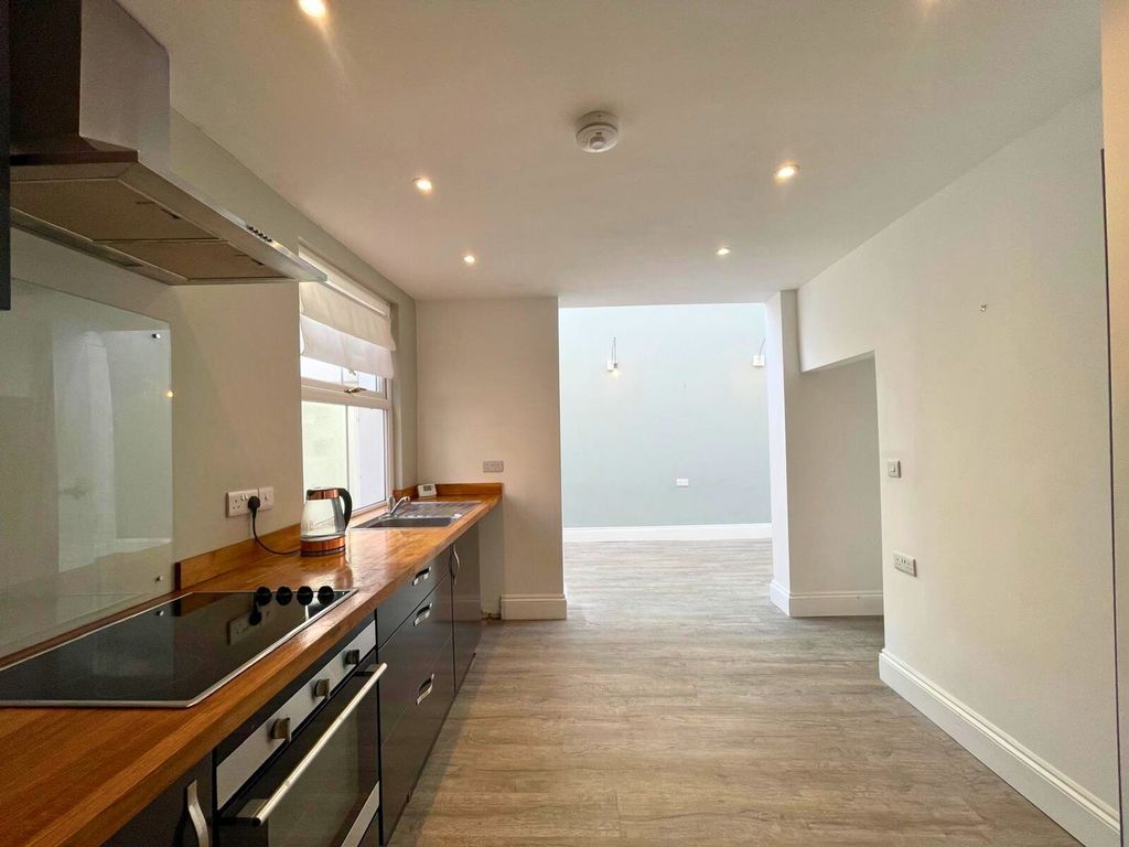 Property photo 2 of 16 Kitchen