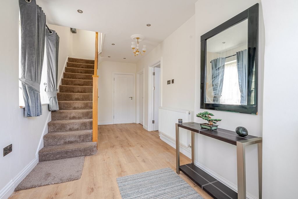 Property photo 3 of 38 Photo 9